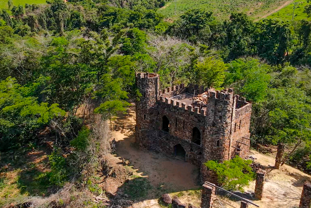 Um Castelo Medieval Escondido no Interior de SP